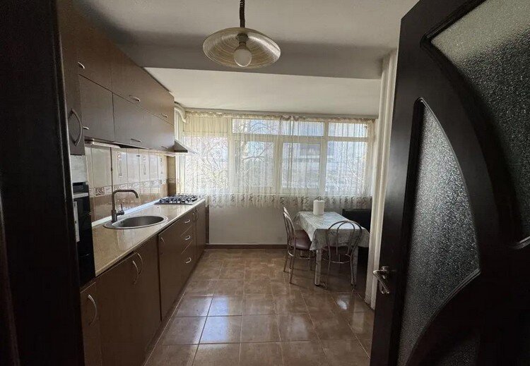 Inchiriere apartament cu 3 camere la 3 minute pana la Metrou Piata Sudului.