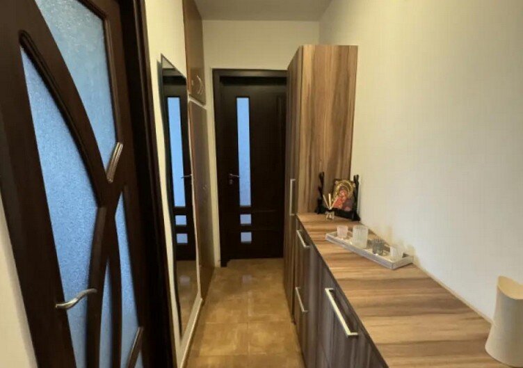 Inchiriere apartament cu 3 camere la 3 minute pana la Metrou Piata Sudului.